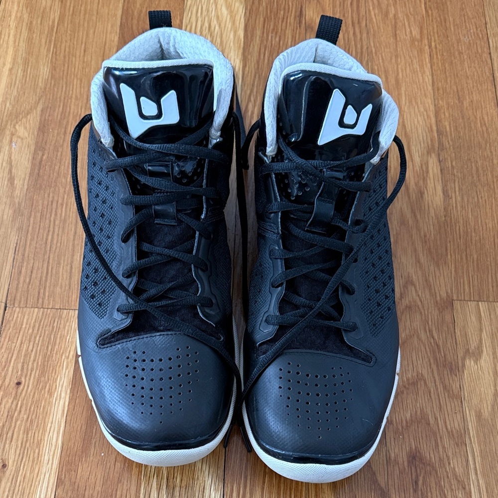 Jordan Fly Wade 2- Mens size 12 in Black